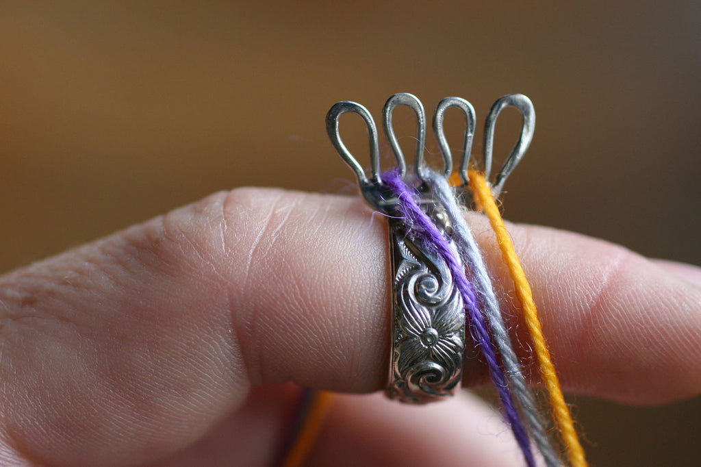 Yarn Ring - Knitting Ring for Finger - Yarn Stranding Guide